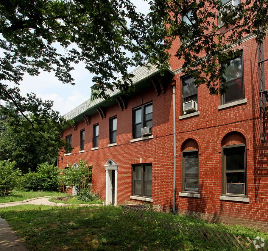 Foto del edificio - Hollis Apartments