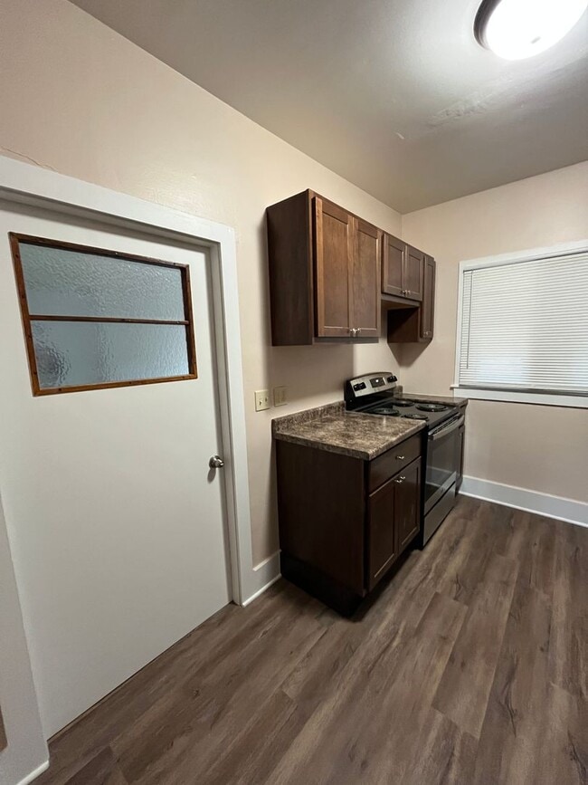 Building Photo - 1200 1/2 Superior Ave