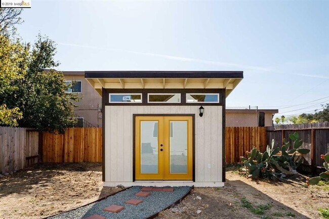 Building Photo - 106 Chanslor Ave