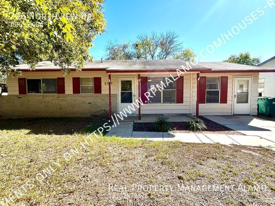 Foto principal - AVAILABLE NOW! 3 Bedroom / 2 Bath Home In ...