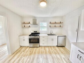 Building Photo - 114 Hollaway St