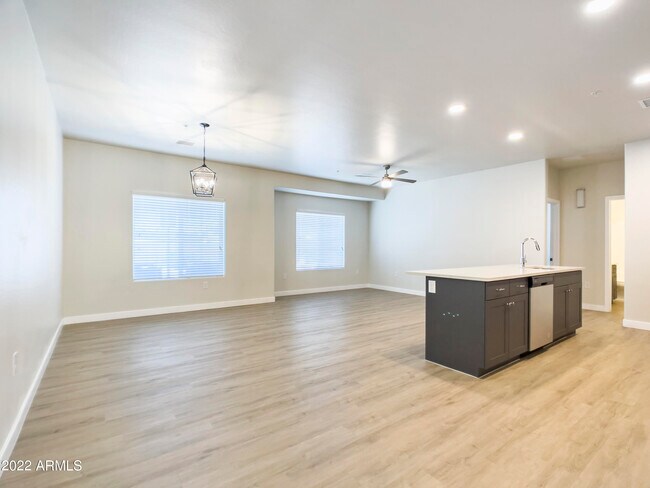 Foto del edificio - 17444 N 32nd St