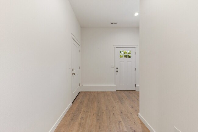 Foto del edificio - Recently Built 1 Bedroom, 1 Bathroom Home