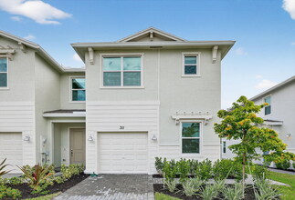 Building Photo - 311 SE Crossoak Ln