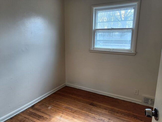 Building Photo - 2125-27 W Silver Spring Dr