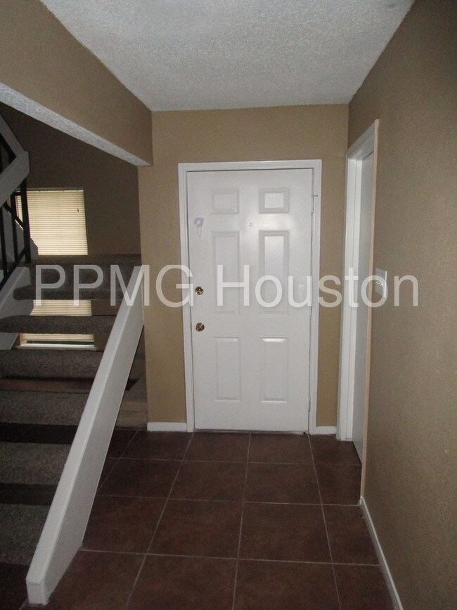 Building Photo - 11615 Badgerwood Dr