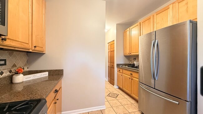 Building Photo - 2437 Oneida Ln