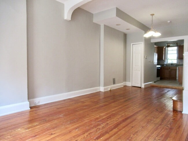 Building Photo - Charming 2 Bedroom/1 Bathroom Townhome in ...