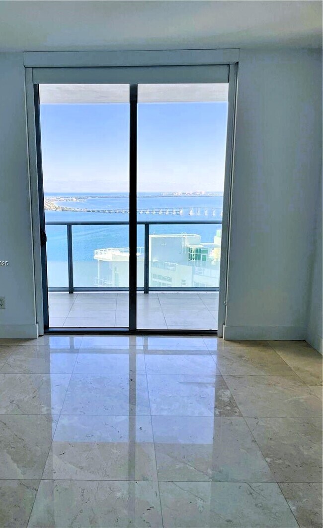 Building Photo - 1300 Brickell Bay Dr