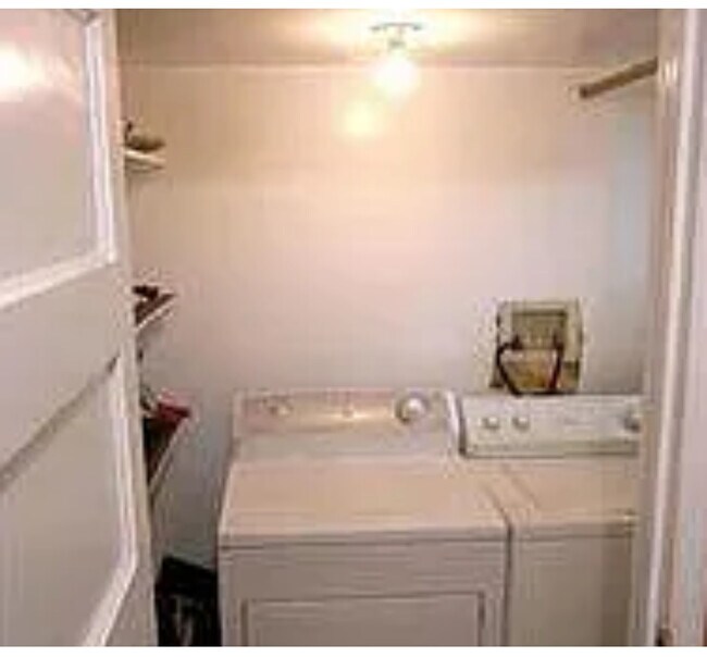 In unit laundry - 3626 Veteran Ave