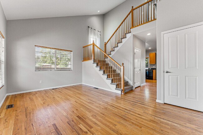 Foto del edificio - 4-Bed Arvada Home w/ Bedroom & Full Bathro...