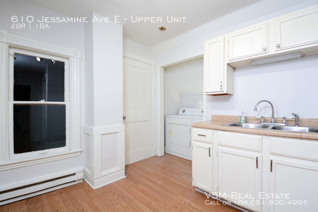 Building Photo - 610 Jessamine Ave E