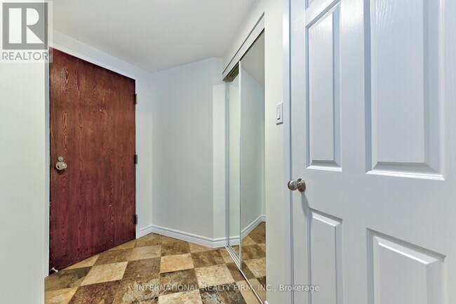 Building Photo - 711 Bay St.