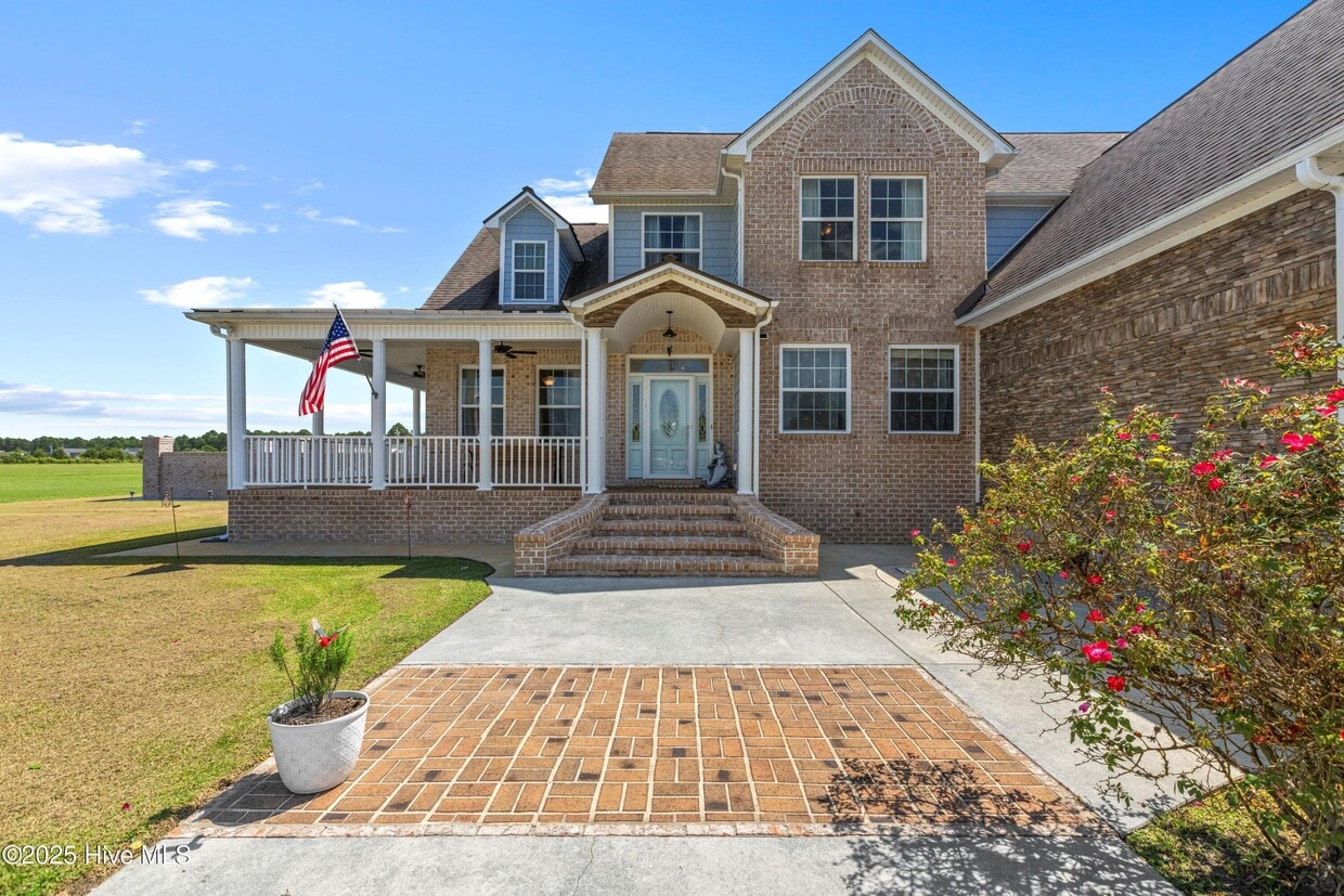 Primary Photo - 112 Cherry Grove Dr