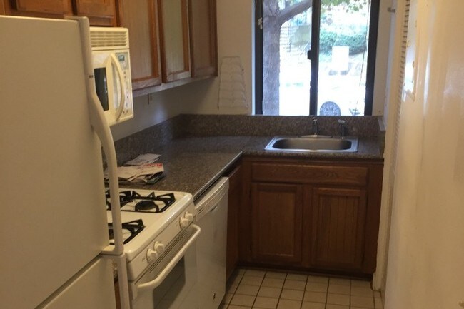 Kitchen - 3829 Davis Pl NW