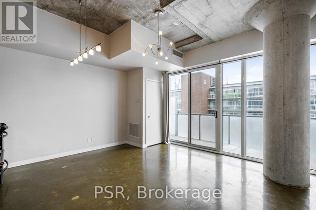 Photo du bâtiment - 201-201 Carlaw Ave