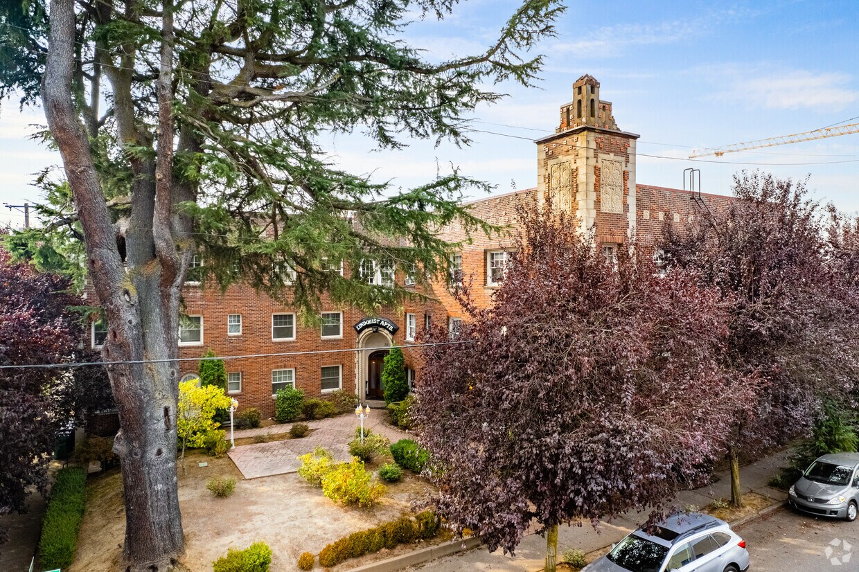 Foto principal - 711 NE Randall Ave