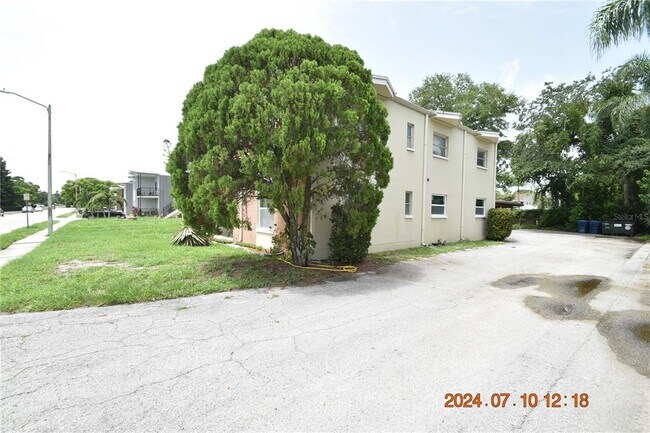 Building Photo - 606 S Betty Ln