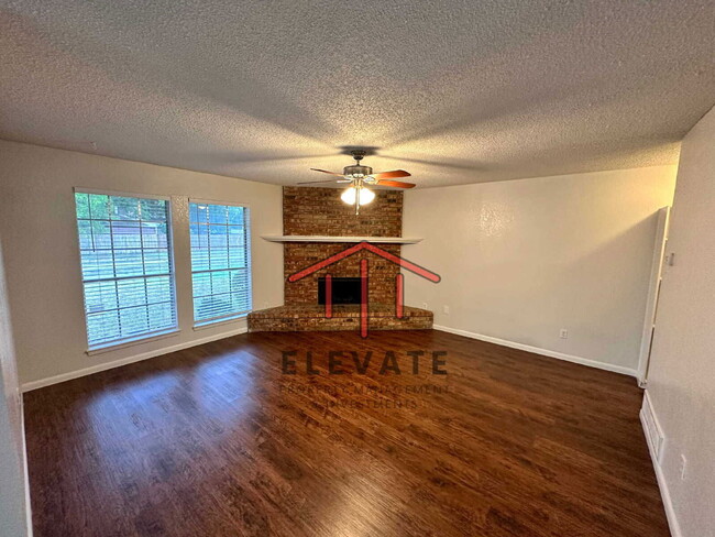 Building Photo - 1305 Lovell Dr