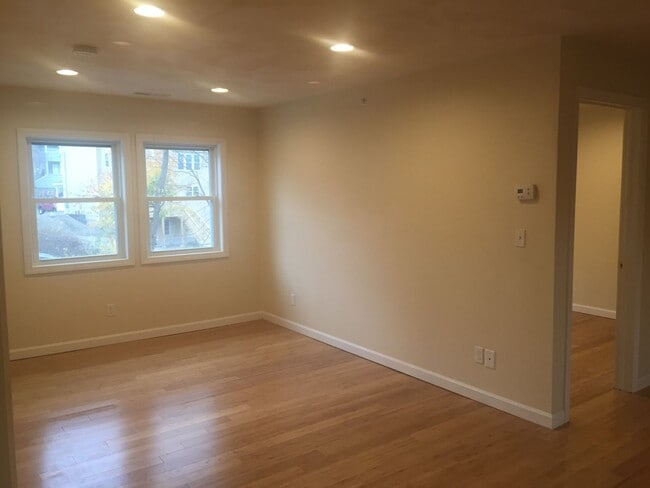 Building Photo - 638 Haverhill St