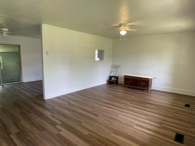 Building Photo - 403 Sheffield Dr