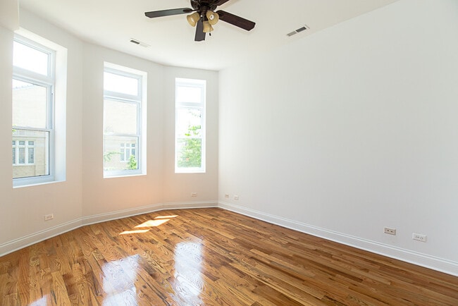 Building Photo - 1706 W Sunnyside Ave
