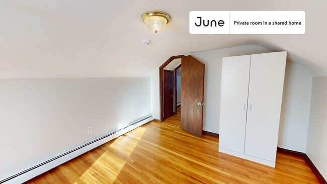 Foto del edificio - Private bedroom in 4 bed/2 bath Home
