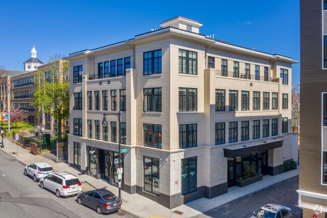 Building Photo - Valor