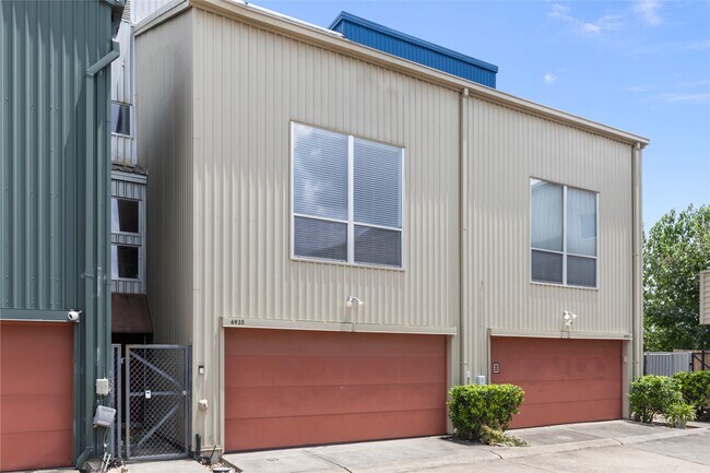 Foto del edificio - 6935 Yellowstone Way Dr