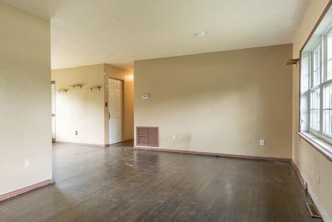 Building Photo - 1197 N Garfield Ave