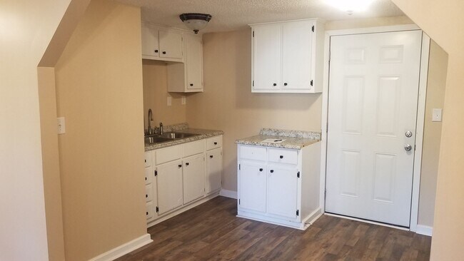 Building Photo - 38A E Talley Ave