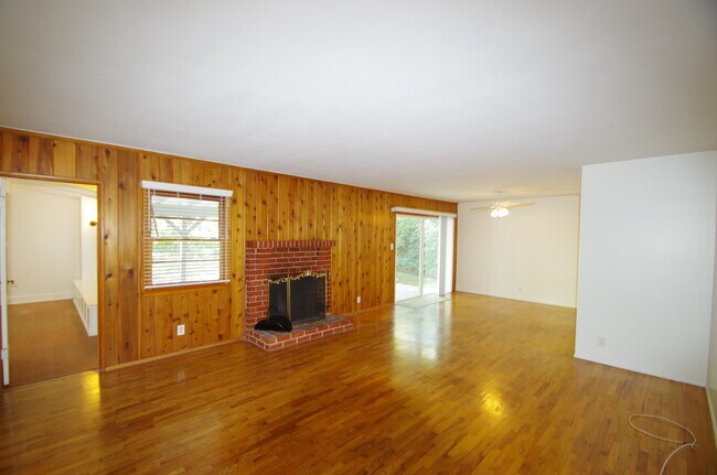 Building Photo - 4974 Reforma Rd