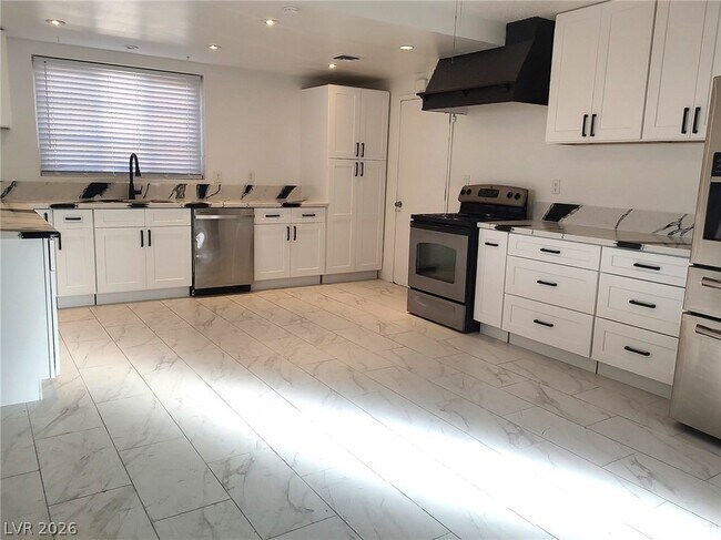 Foto del edificio - 2005 E Oakey Blvd