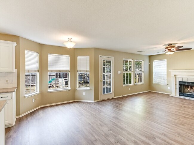 Foto del edificio - 14440 Lilley Brook Cove
