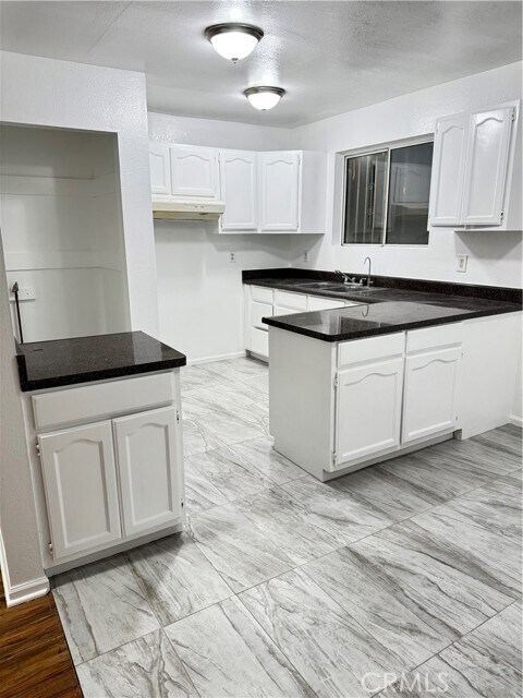 Foto del edificio - 822 E 87th Pl