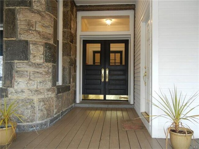 Enterance - 5 Hundley Ct