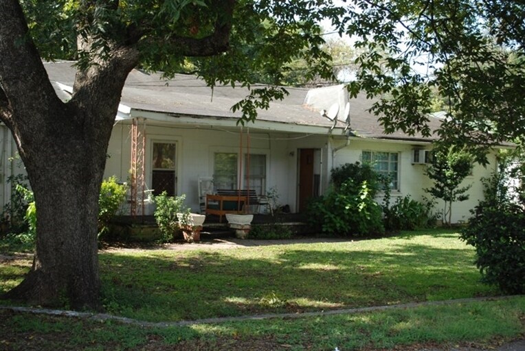 Primary Photo - 1328 Barry St