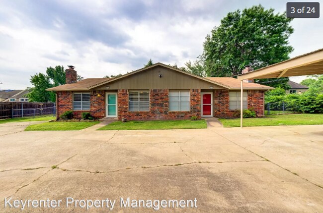Building Photo - 2 br, 1.5 bath House - 3228 E 47th St