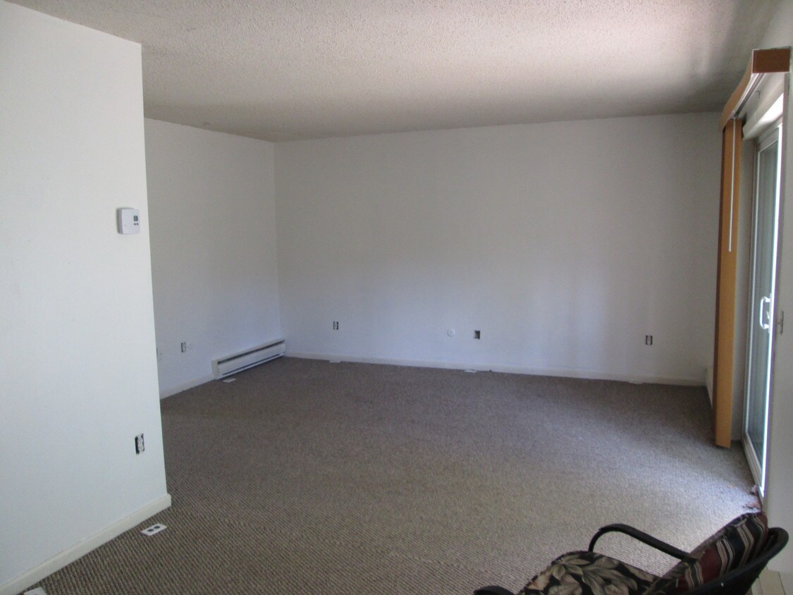 27 Queensway, Queensbury, NY 12804 Townhome Rentals in Queensbury NY