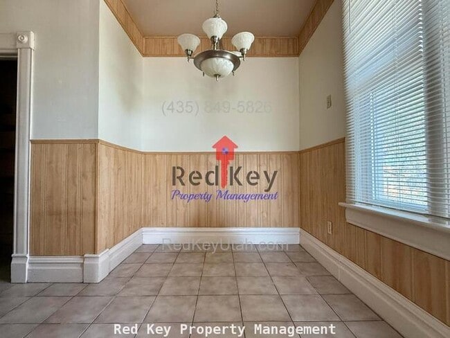 Building Photo - Main St Single Family Home