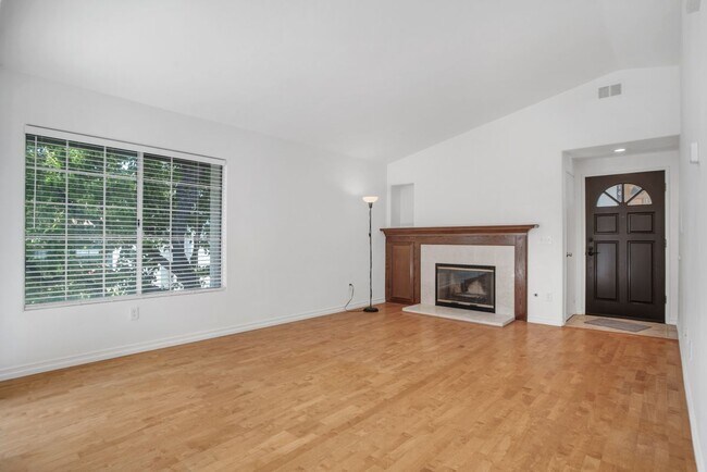 Foto del edificio - 5532 Las Virgenes Rd