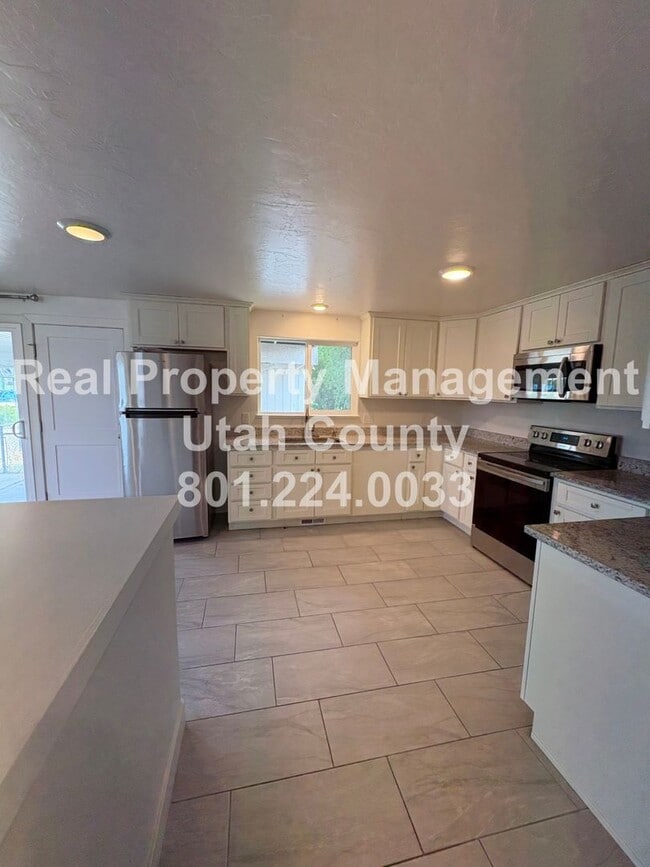 Building Photo - 715 E 1400 S