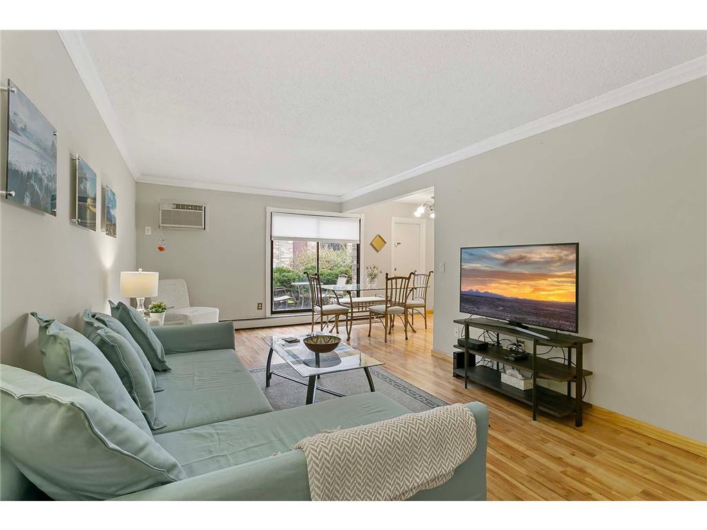 Foto del edificio - 4560 Cedar Lake Rd S