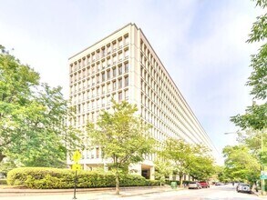 Building Photo - 1401 E 55th St