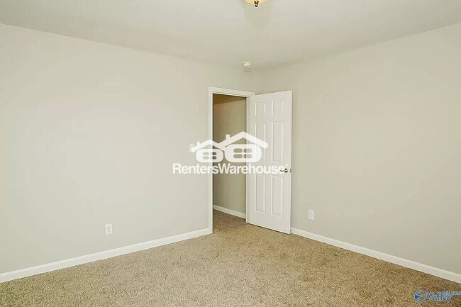 Foto del edificio - 123 Forestbrook Dr