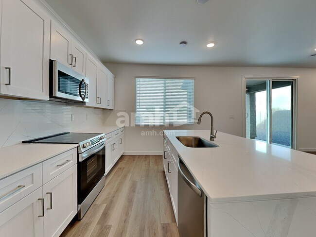 Foto del edificio - 9754 W Luxton Ln