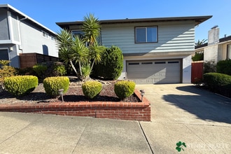 Building Photo - 3470 Fleetwood Dr