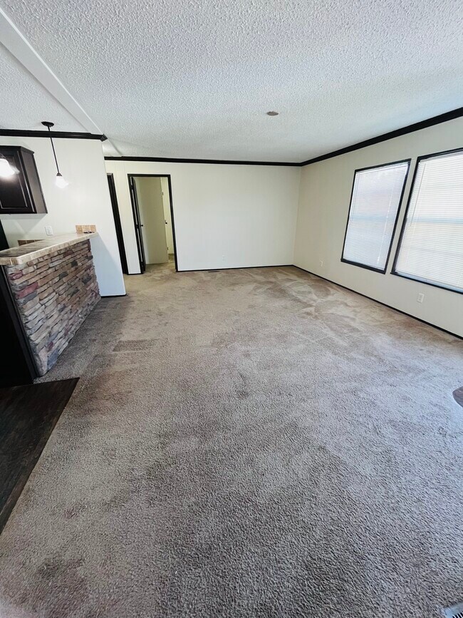 Foto del edificio - 15621 Pine Ridge Dr