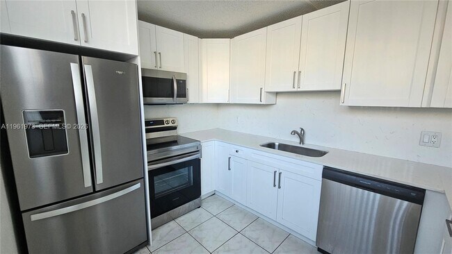 Foto del edificio - 9480 Tangerine Pl