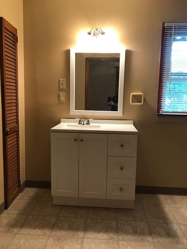 Baño - 64 Hawthorne Ave